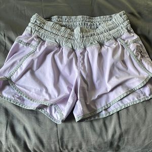 Lululemon jogging shorts, excellent condition barely worn Size 6